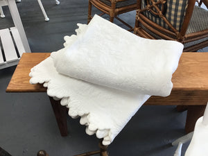 Vintage White Cottage Quilted Coverlet 82x86